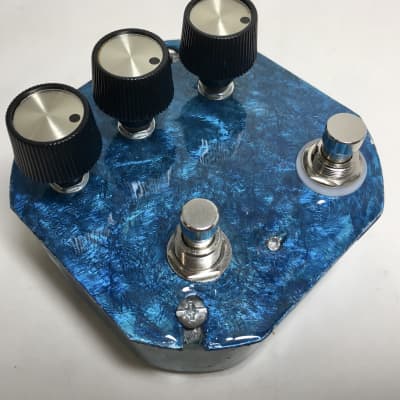 Speebtone DELUXE Bastard Son of Harmonic Jerk-u-Lator Fuzz/Distortion with Voltage Starve, Fat Boost, Feedback/Oscillation, and Momentary On/Off Stutter 2023 - Sapphire Bullets of Pure Love Gloss image 5