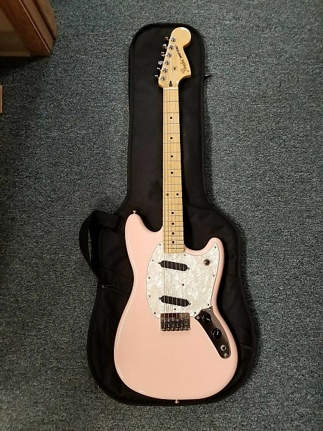 Fender mustang sales maple fretboard