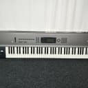 Korg N264 Music Workstation Synthesizer In Excellent Condition