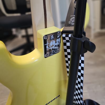 Fender Limited Edition Tom DeLonge Signature Stratocaster 2023 - Graffiti Yellow image 3