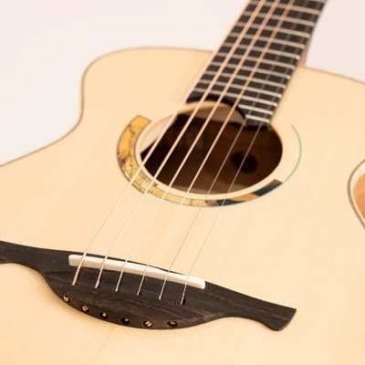 Maxmonte Roe Soprano Acoustic Guitar, Italian Spruce & Italian Walnut image 8
