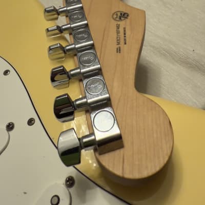 Fender Player Stratocaster Maple Neck image 3