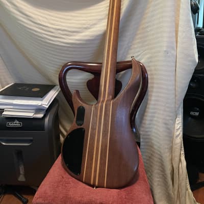 peavey  cirrus 5 string bass guitar walnut image 11