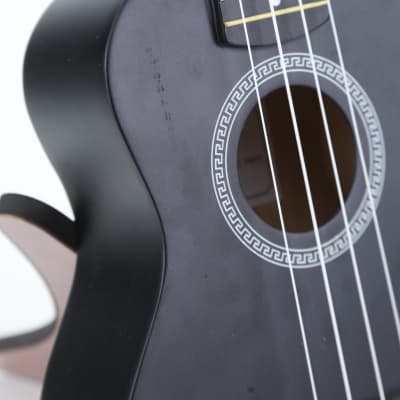 Soprano ukulele with Arrow PB10 BK Soprano Black *SET* accessory kit. image 9