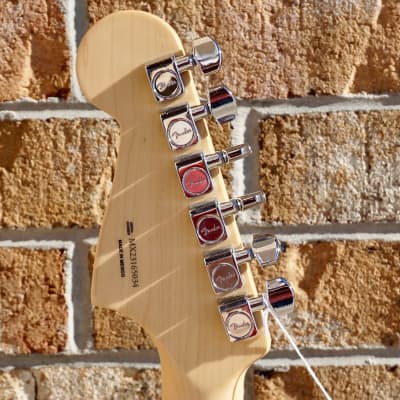 Fender Player Jazzmaster Pau Ferro Fingerboard 3-Color Sunburst image 8