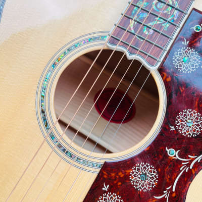 Gibson Custom SJ-200 Vine Acoustic Guitar 2004 - Natural image 9
