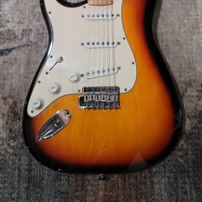 Fender Stratocaster Lefty  1999 3 Tone with Hard Case image 1