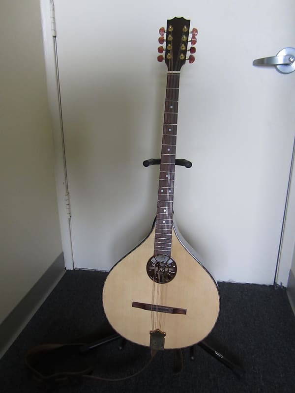 Hora Concert Irish Bouzouki 2019 natural Reverb