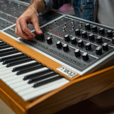 Moog One 16 Voice Polyphonic Analog Synthesizer Reverb Hungary