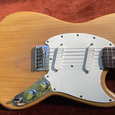 1973 Fender Musicmaster in Natural- Professional set up- Fender hard shell case image 10