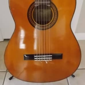 Yamaha g225 classical guitar deals