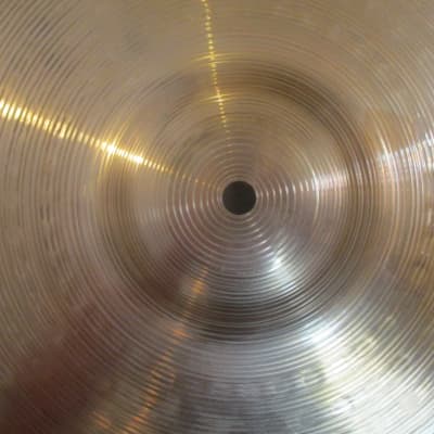 Zildjian ZBT 18 Inch Crash Cymbal, Medium Thin Weight - Excellent! image 3