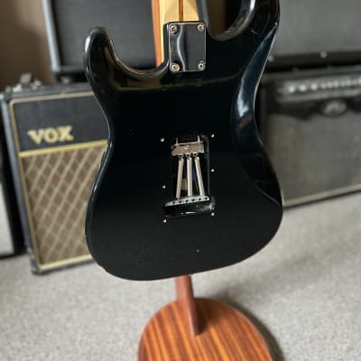 Fender Standard Stratocaster with Rosewood Fretboard 2003 - Black image 3