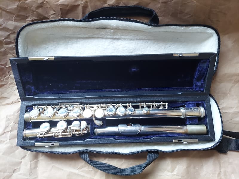 Conn Selmer FL711 Prelude Concert Flute, Silver Plated with case