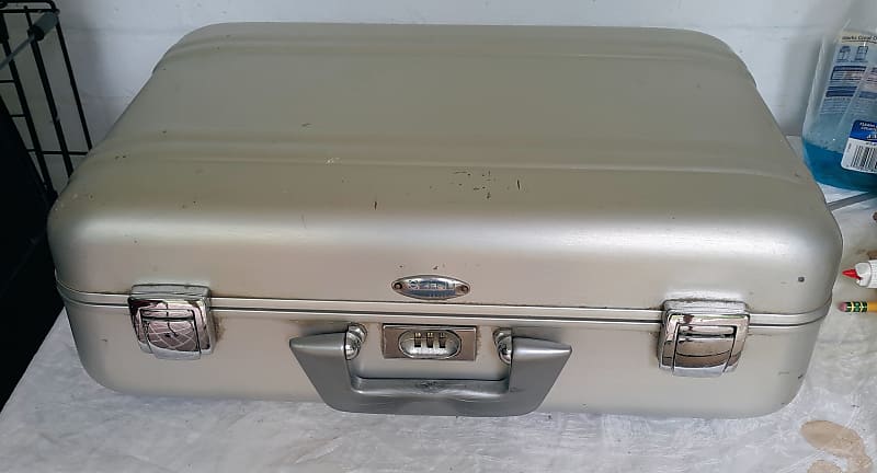 Zero Halliburton attache case mid90s - Aluminum | Reverb Zero Halliburton attache case mid90s - Aluminum | Reverb