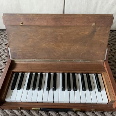 LA Wittel Piano Bells Keyboard Celeste/Glockenspiel Vintage Keyboard, 1950s, Baltimore image 2