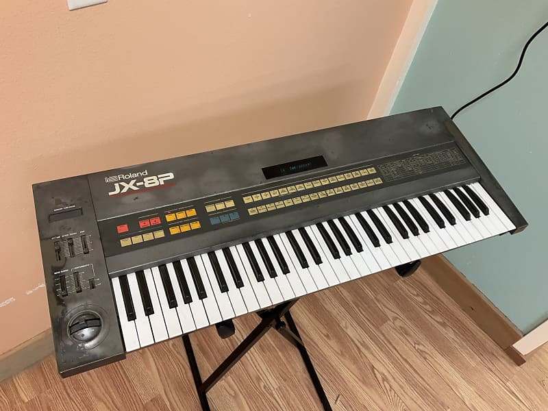 Roland JX-8P w/ ORIGINAL molded Flight Case! 61-Key Polyphonic