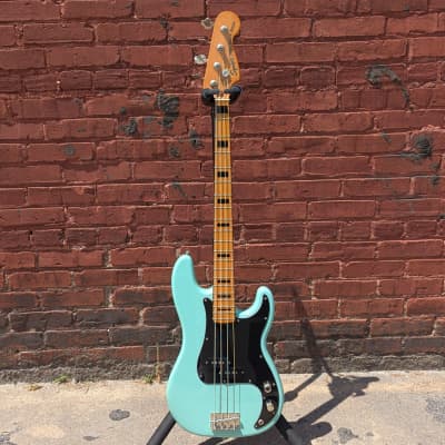 スクワイヤー Classic Vibe 70s Precision Bass Amazon.com: Squier Classic Vibe 70s Precision Bass, Walnut