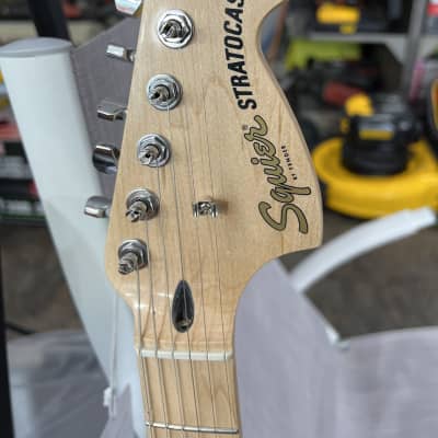 Squier Stratocaster Right-Handed Pacific Blue image 3