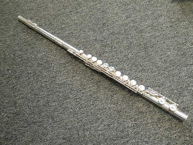 Vintage Pearl PF-501 Closed Hole Flute (w/case)