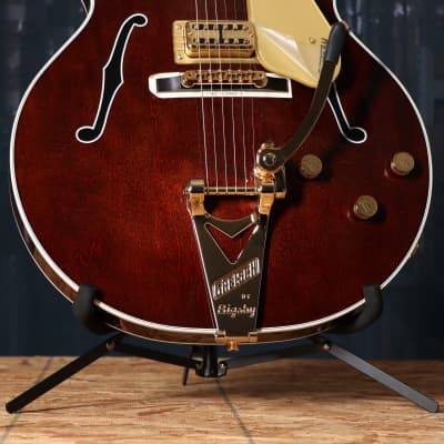 Gretsch G6122TG Players Edition Country Gentleman Hollowbody Guitar with Bigsby in Walnut Stain image 2