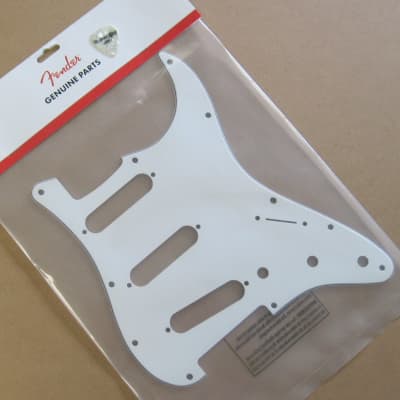 Fender Standard Stratocaster Pickguard 3-ply White 0991360000 image 1