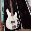 Ernie Ball Music Man StingRay Special 4 H with Rosewood Fretboard 2018 - 2019 White