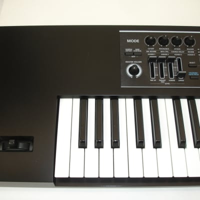 Roland JUNO-DS76 76-Key Synthesizer Keyboard image 3