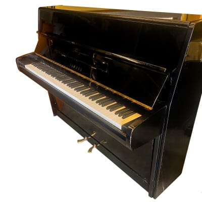 Yamaha upright piano 45'' P2E image 1