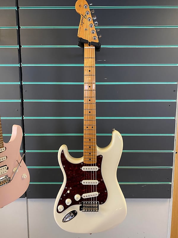 Fender Mexican Standard Stratocaster Arctic White 2012 Left