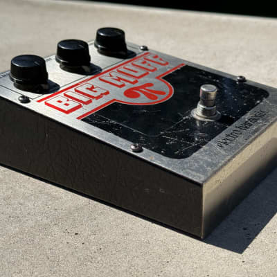 Electro-Harmonix Big Muff Pi V3 (Red & Black)