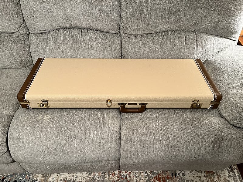 Fender Stratocaster/Telecaster Hard Case - Bronze Velvet | Reverb