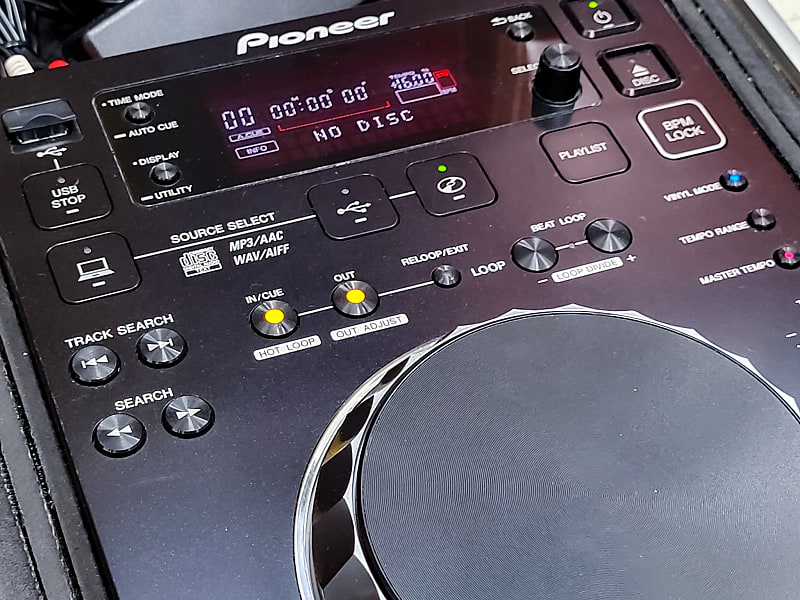 Pioneer CDJ-350 DJ Setup w/ DJM-250MK2 Mixer & Custom Flight Pioneer CDJ-350 DJ Setup w/ DJM-250MK2 Mixer & Custom Flight