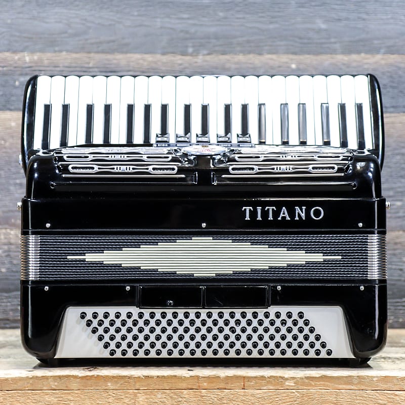 Titano accordion online for sale