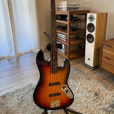 Crews Maniac Sound JB Modern Punk 3Tone Sunburst 4 String Electric