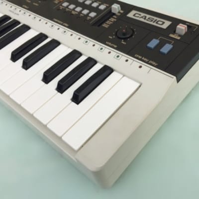 Casio MT-70 Casiotone 49-Key Synthesizer | Reverb