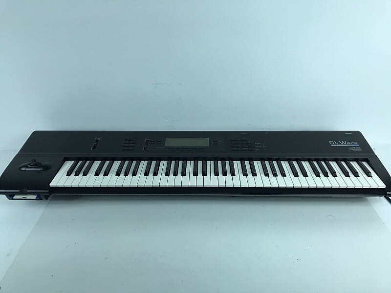 Korg 01/W Pro 76 Key Workstation Synthesizer + Pedal + | Reverb France