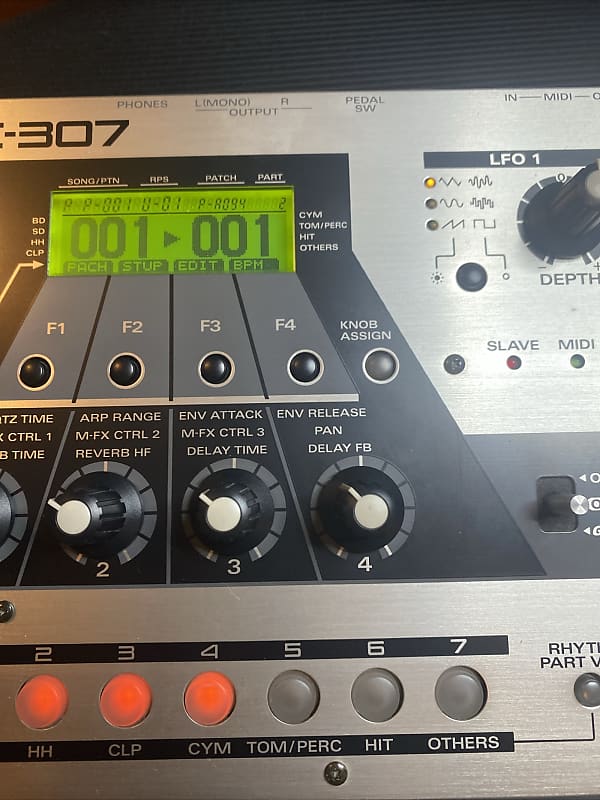 Roland MC-307 Groovebox | Reverb