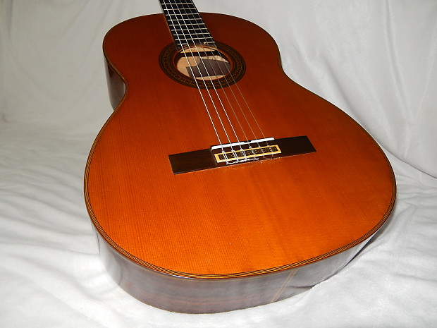 MADE IN LATE 1970s GREAT YAMAHA C300 CLASSICAL GUITAR IN MINT Y CONDITION