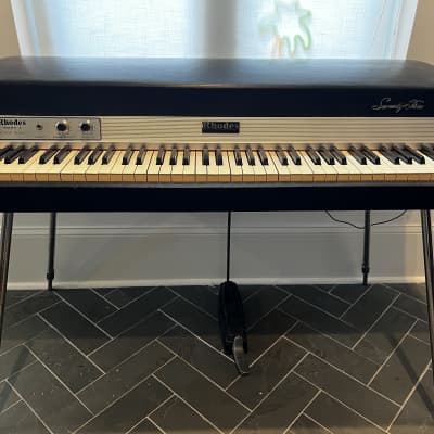 Rhodes Mark I Stage elettrico a 73 tastiRhodes Mark I Stage elettrico a 73 tasti  