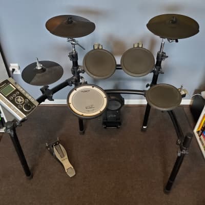 Roland TD-9 V-Drum Electronic Drum Kit with Rack, Module and Rubber/Mesh Pads