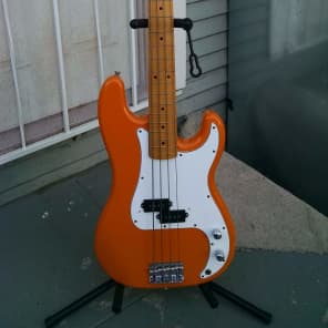 Fender store bass orange