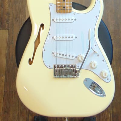 Fender Thinline 2022 - Yellow image 2