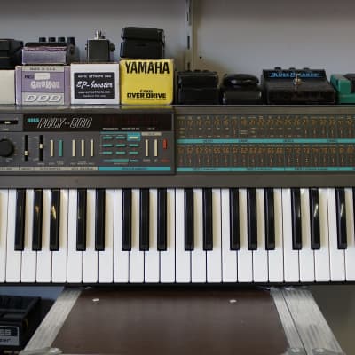 Korg Poly-800 - vintage cult keyboard synth, sequencer