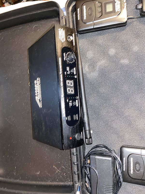 Audio 2000 In ear monitor system Black Reverb