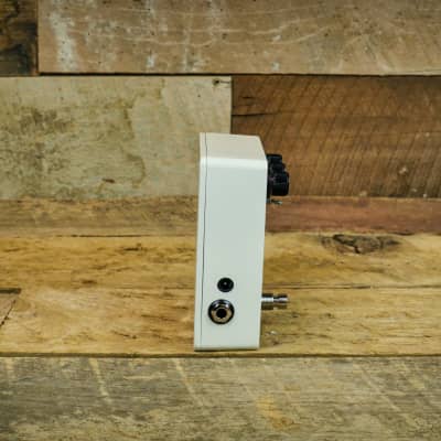 Walrus Audio EB-10 Preamp/EQ/Boost Pedal 2020 - Cream image 7