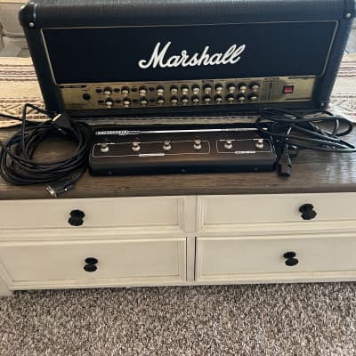 最前線の Marshall AVT150H ヘッド&フットスイッチ付き アンプ