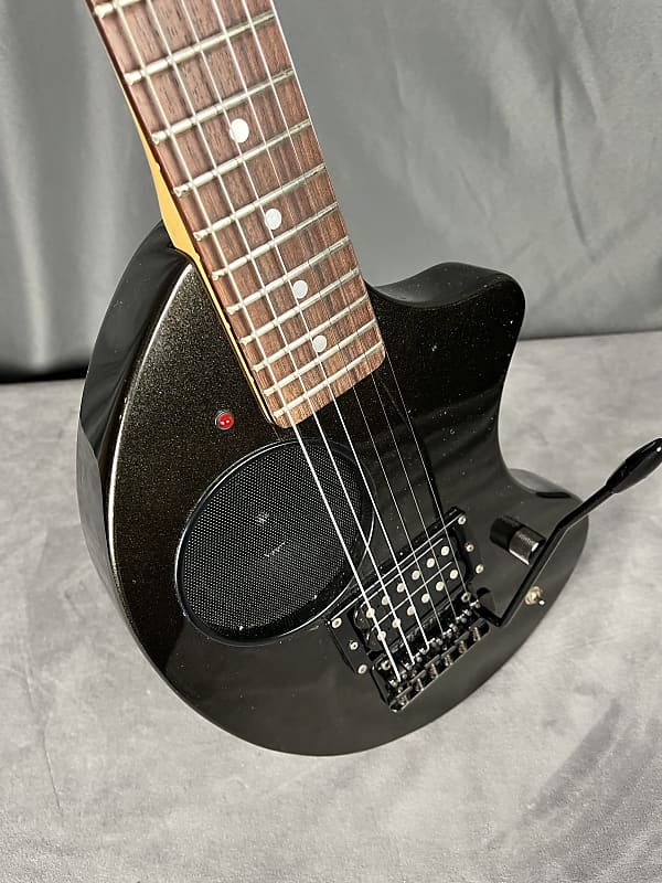 FERNANDES ZO-3ST BLK Fernandes ZO-3 Travel Guitar Built In Amp