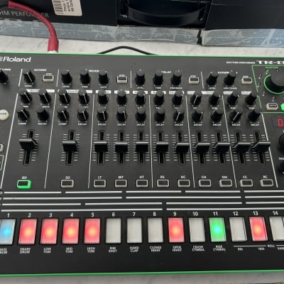 Roland AIRA TR-8 Rhythm Performer Drum Machine 2014 - Present - Black