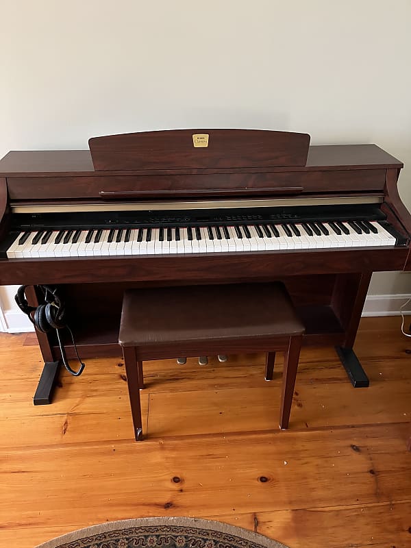 Yamaha Clavinova clp330 Cherry